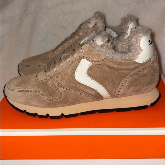 NWT VOILE BLANCHE JULIA Brown Pump Fur Suede
Sneakers - Picture 13 of 16